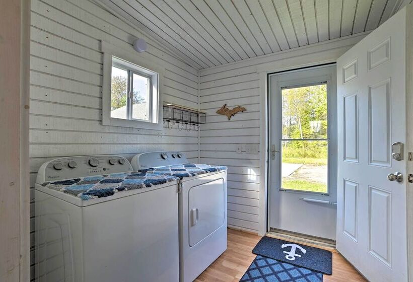 Cozy Cedarville Cottage   Walk To Lake Huron!