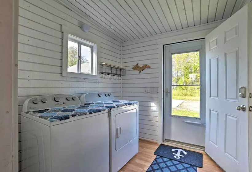 Cozy Cedarville Cottage   Walk To Lake Huron!