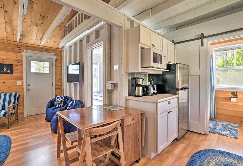 Cozy Cedarville Cottage   Walk To Lake Huron!