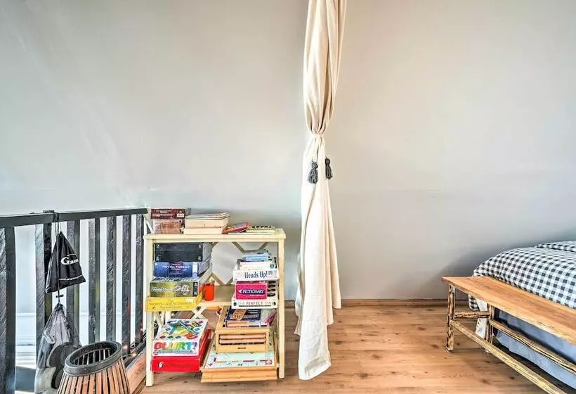 Great Cacapon Cabin W/ Mountain Views