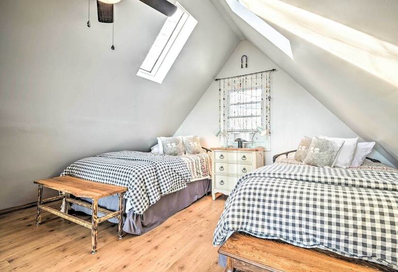 Great Cacapon Cabin W/ Mountain Views