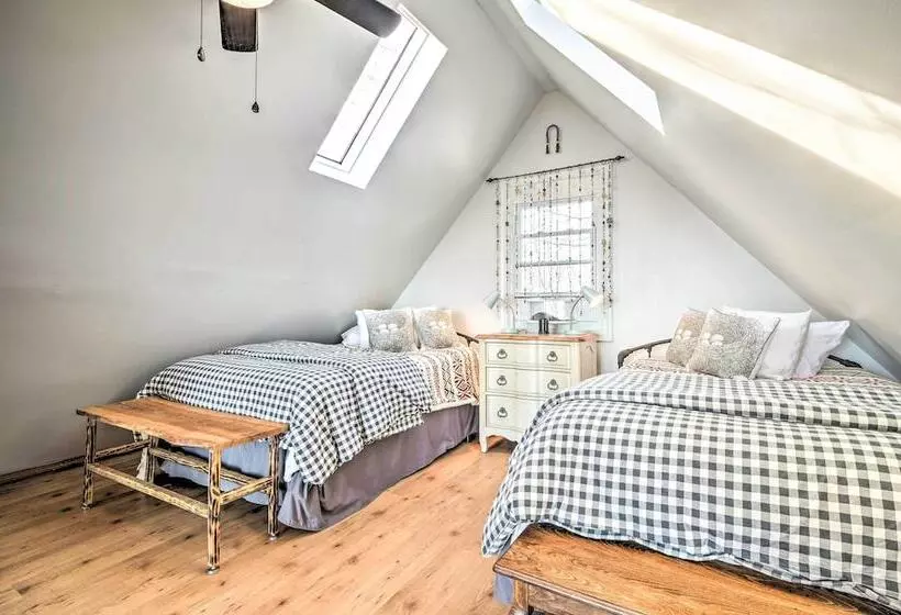 Great Cacapon Cabin W/ Mountain Views