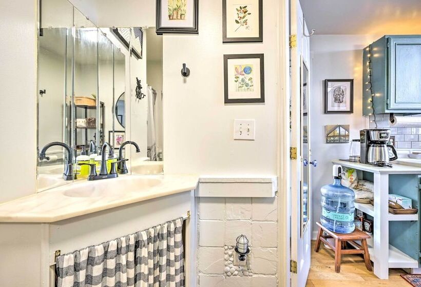 Great Cacapon Cabin W/ Mountain Views