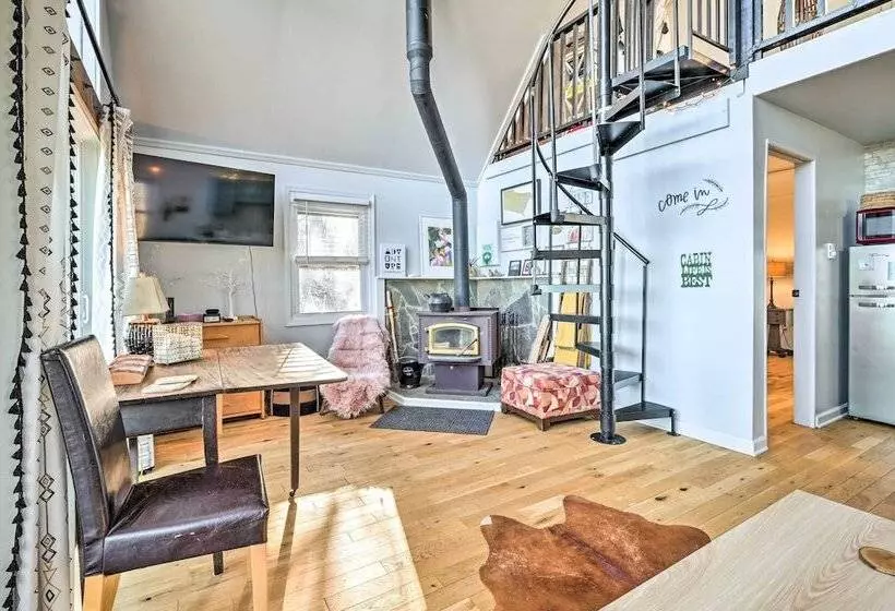 Great Cacapon Cabin W/ Mountain Views