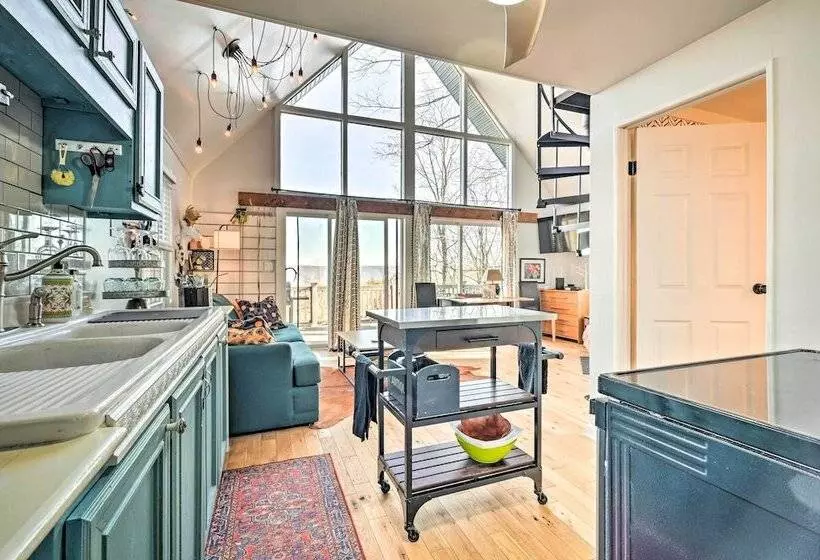 Great Cacapon Cabin W/ Mountain Views