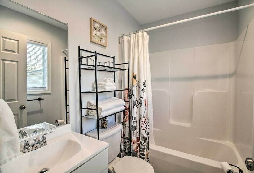 Cozy Home W/ Grill: 1 Block To Longwood Univ!