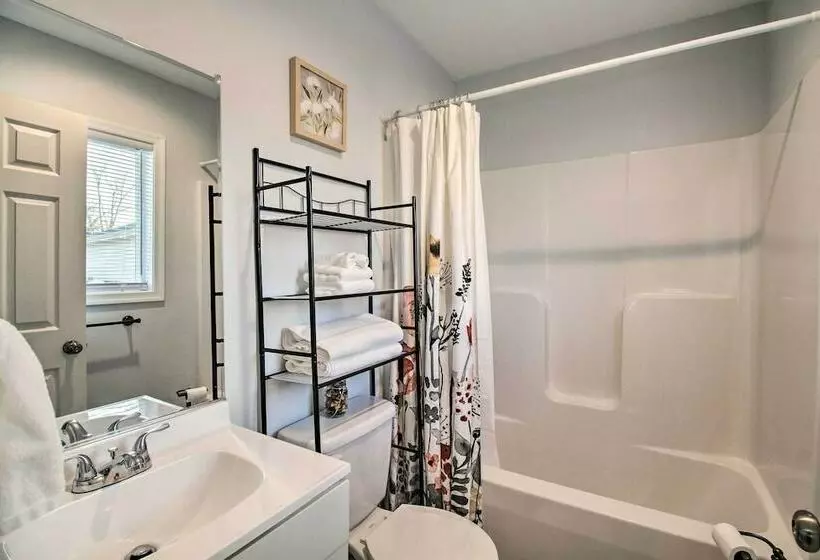 Cozy Home W/ Grill: 1 Block To Longwood Univ!