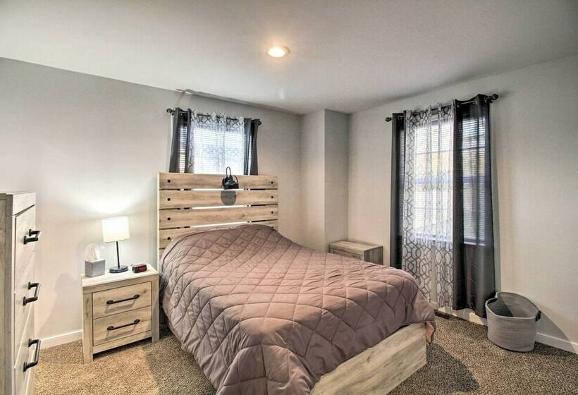 Cozy Home W/ Grill: 1 Block To Longwood Univ!