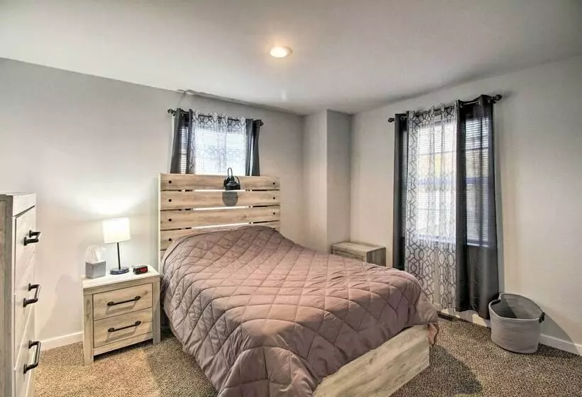 Cozy Home W/ Grill: 1 Block To Longwood Univ!