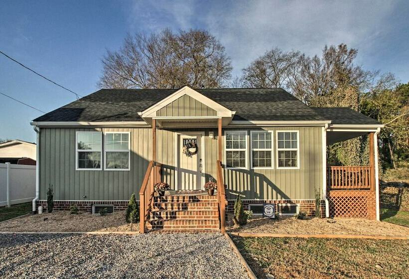 Cozy Home W/ Grill: 1 Block To Longwood Univ!