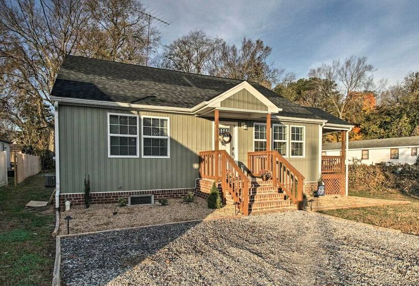 Cozy Home W/ Grill: 1 Block To Longwood Univ!