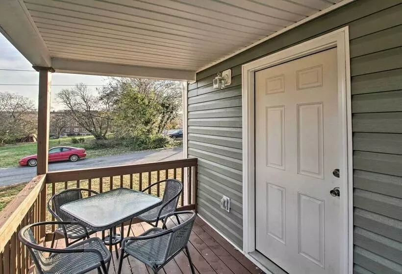 Cozy Home W/ Grill: 1 Block To Longwood Univ!