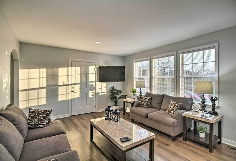 Cozy Home W/ Grill: 1 Block To Longwood Univ!