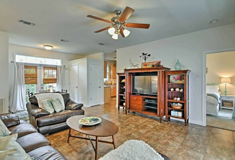 Cozy Pass Christian House   Steps From Beach