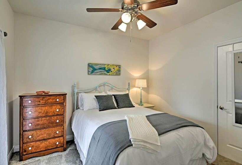 Cozy Pass Christian House   Steps From Beach