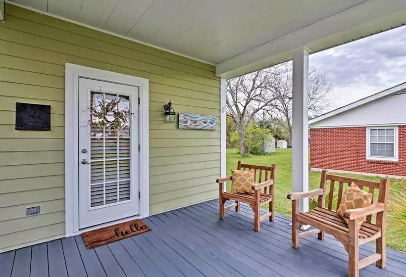 Cozy Pass Christian House   Steps From Beach