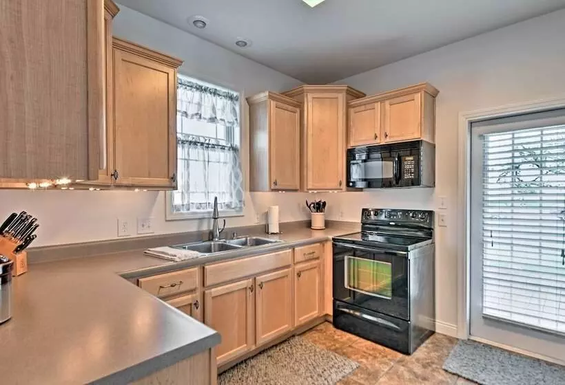 Cozy Pass Christian House   Steps From Beach