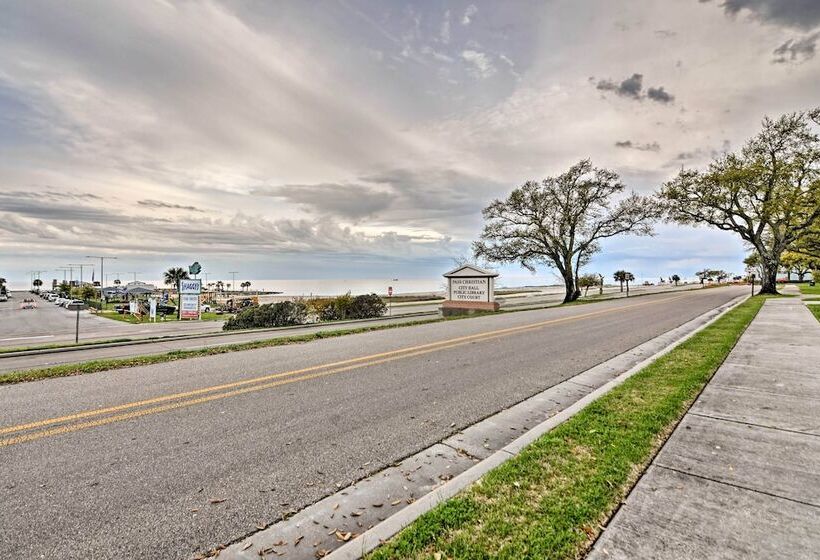 Cozy Pass Christian House   Steps From Beach