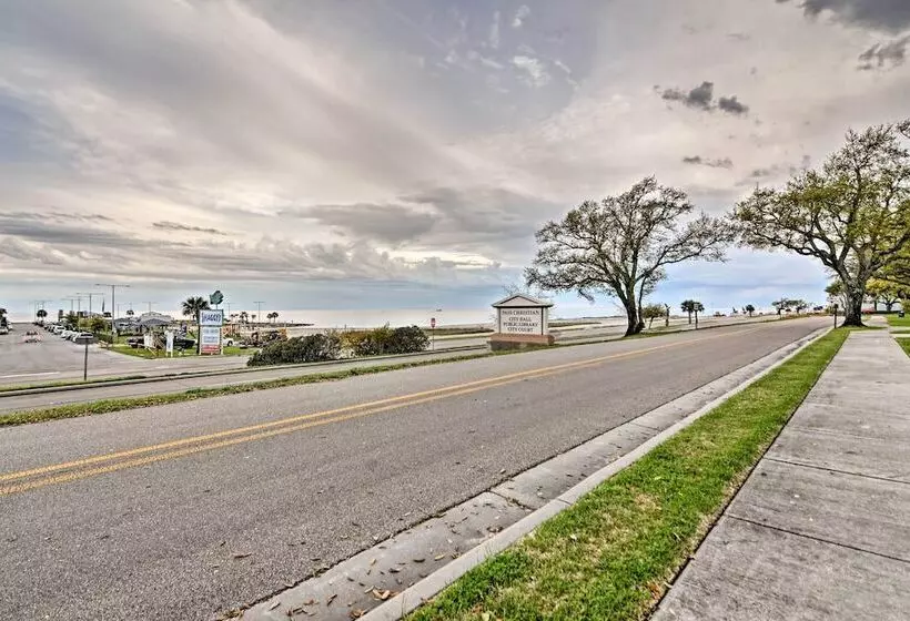 Cozy Pass Christian House   Steps From Beach