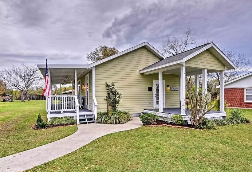 Cozy Pass Christian House   Steps From Beach