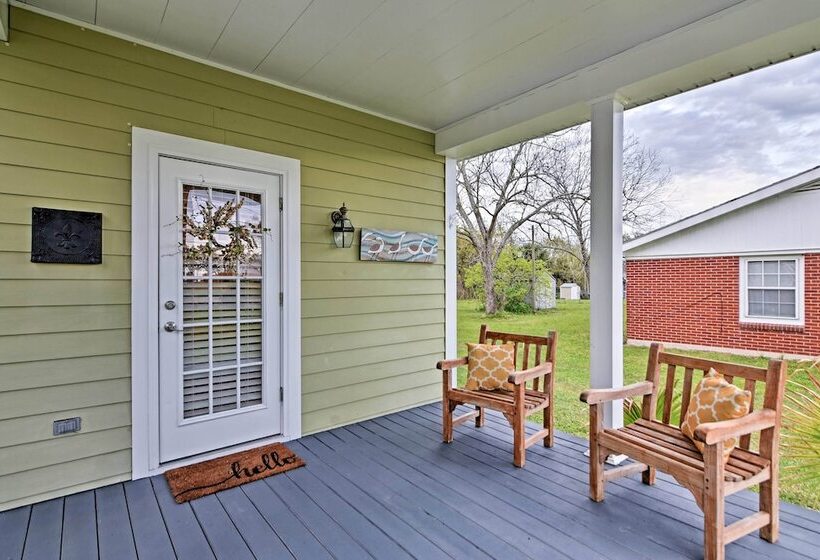 Cozy Pass Christian House   Steps From Beach
