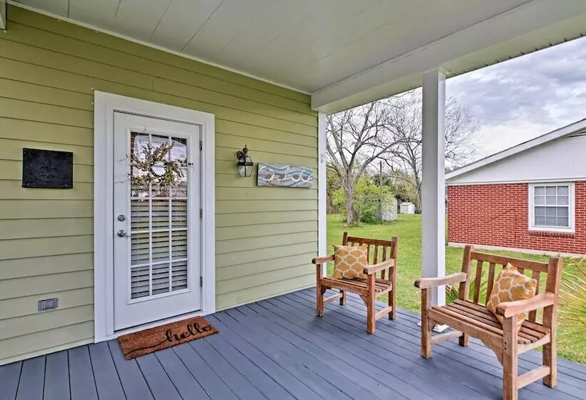 Cozy Pass Christian House   Steps From Beach
