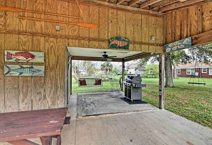 Cozy Pass Christian House   Steps From Beach