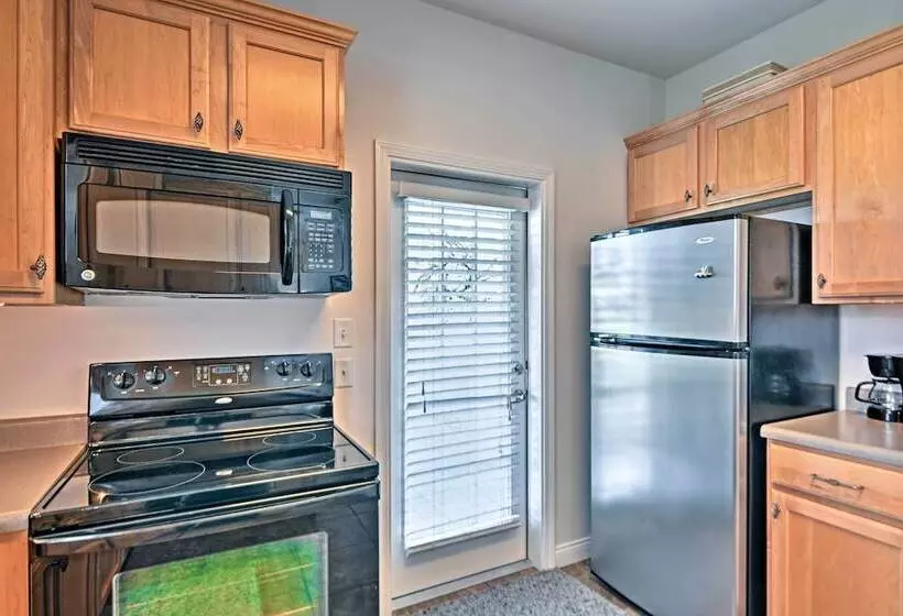 Cozy Pass Christian House   Steps From Beach