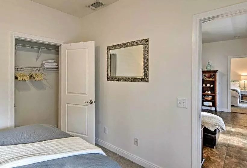 Cozy Pass Christian House   Steps From Beach