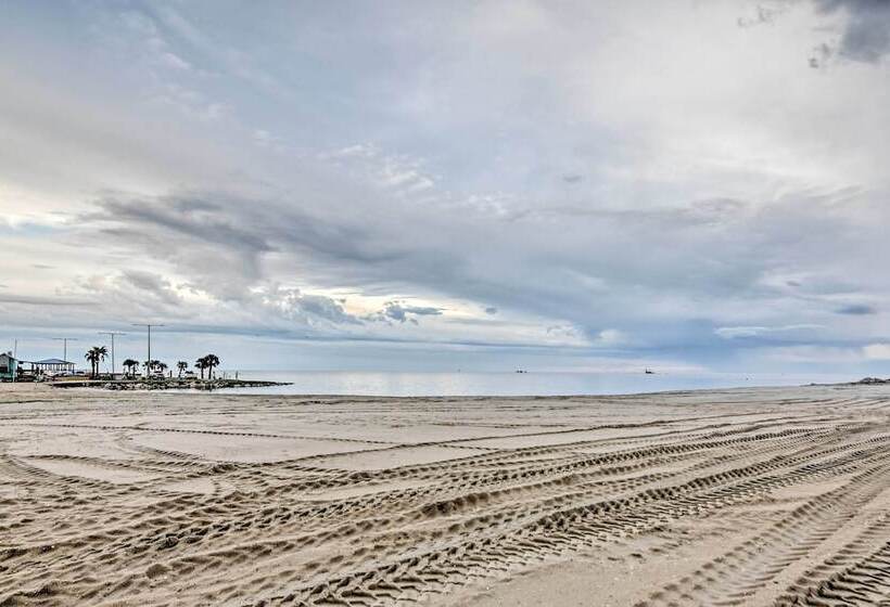 Cozy Pass Christian House   Steps From Beach