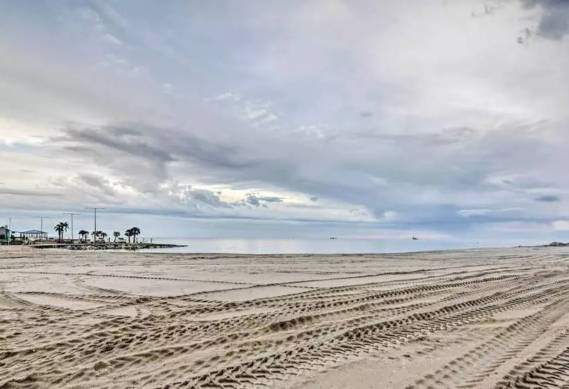 Cozy Pass Christian House   Steps From Beach