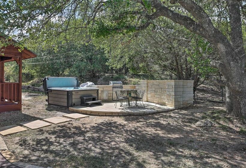 Dripping Springs Cabin W/ Pool, Hill Country Views