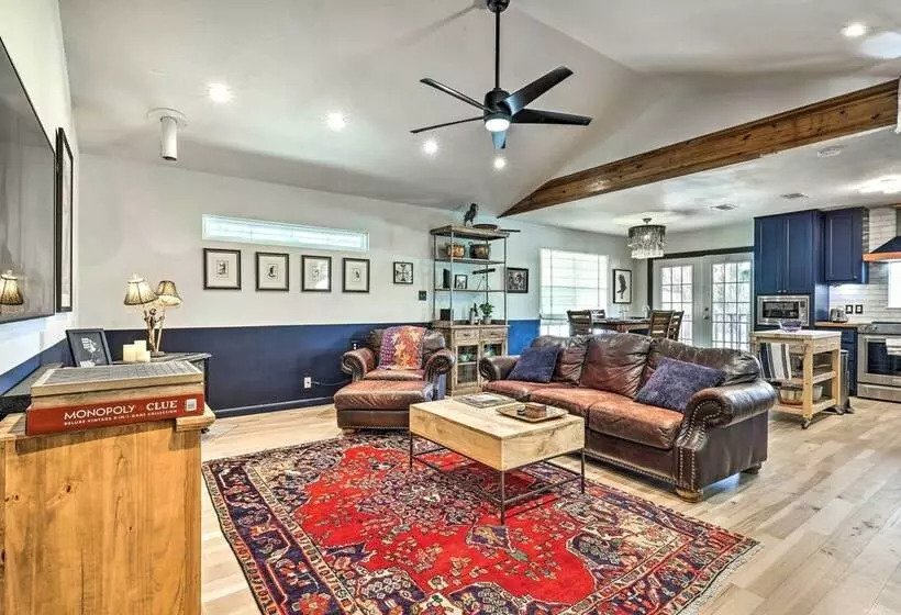 Dripping Springs Cabin W/ Pool, Hill Country Views