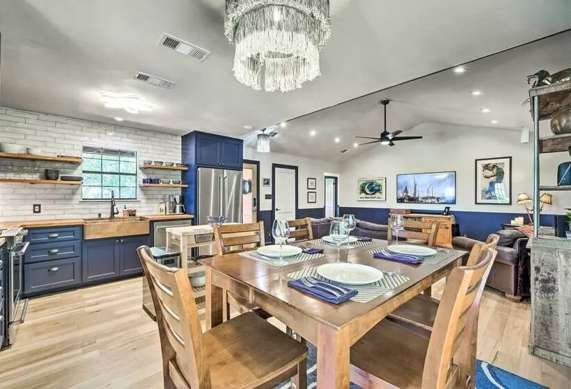 Dripping Springs Cabin W/ Pool, Hill Country Views