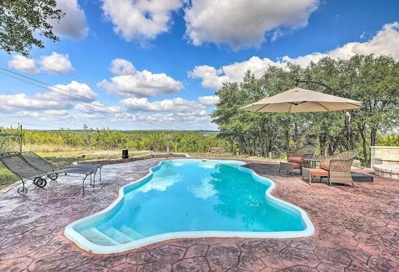 Dripping Springs Cabin W/ Pool, Hill Country Views