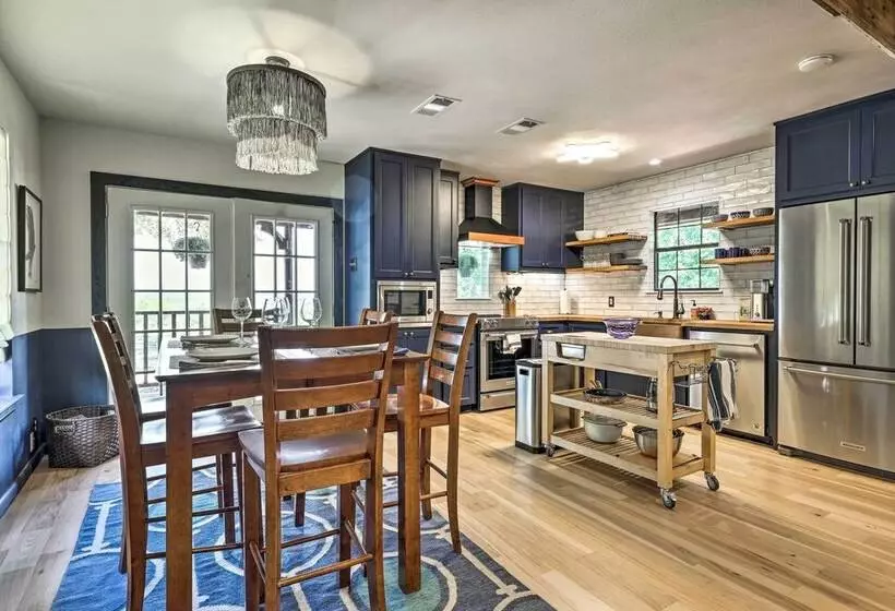 Dripping Springs Cabin W/ Pool, Hill Country Views