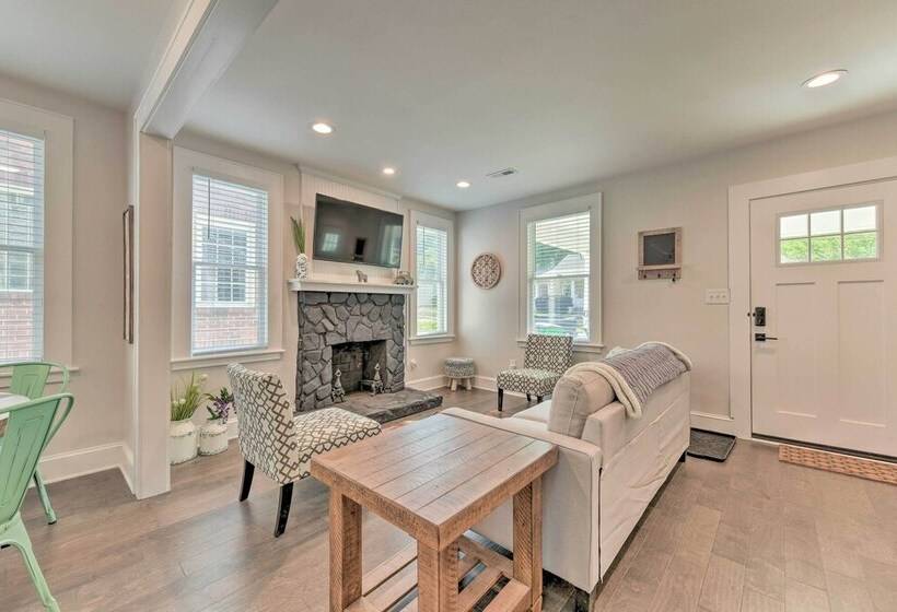 Elegant Charlotte Home W/ Fire Pit & Patio!