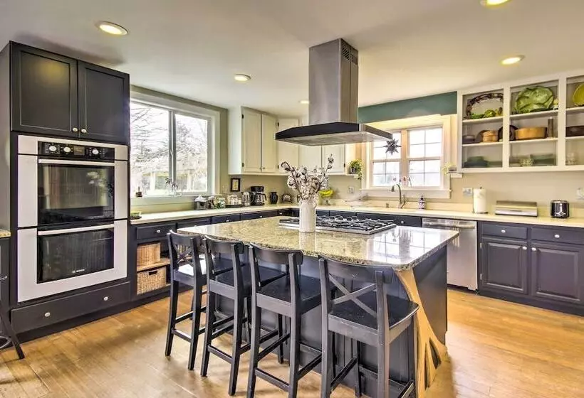 Historic Farmhouse W/ Chef S Kitchen Near Wineries