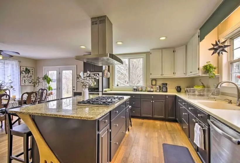 Historic Farmhouse W/ Chef S Kitchen Near Wineries