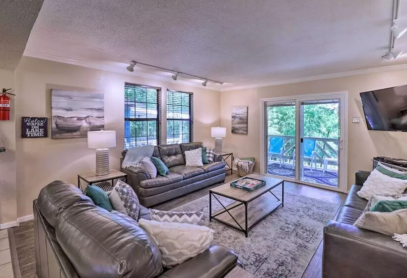 13 Mi To Hot Springs: Serene Royal Home W/ Deck!