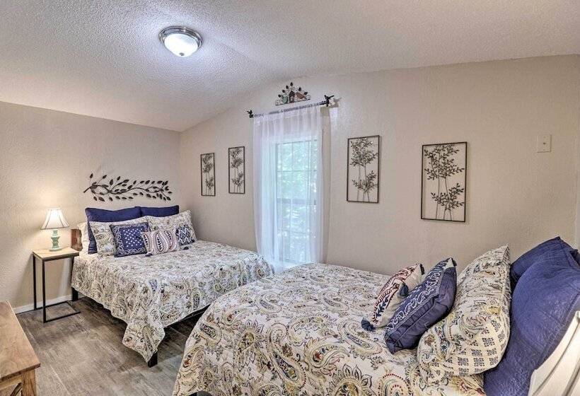 13 Mi To Hot Springs: Serene Royal Home W/ Deck!