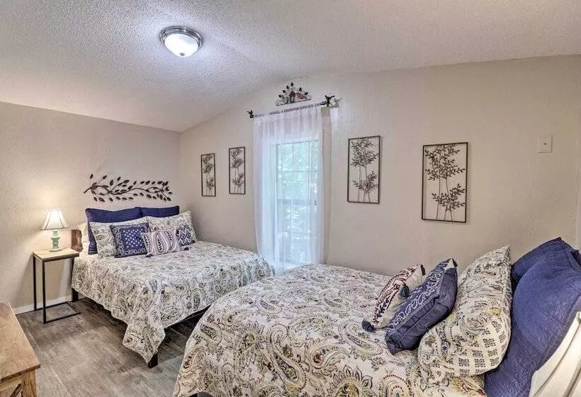 13 Mi To Hot Springs: Serene Royal Home W/ Deck!