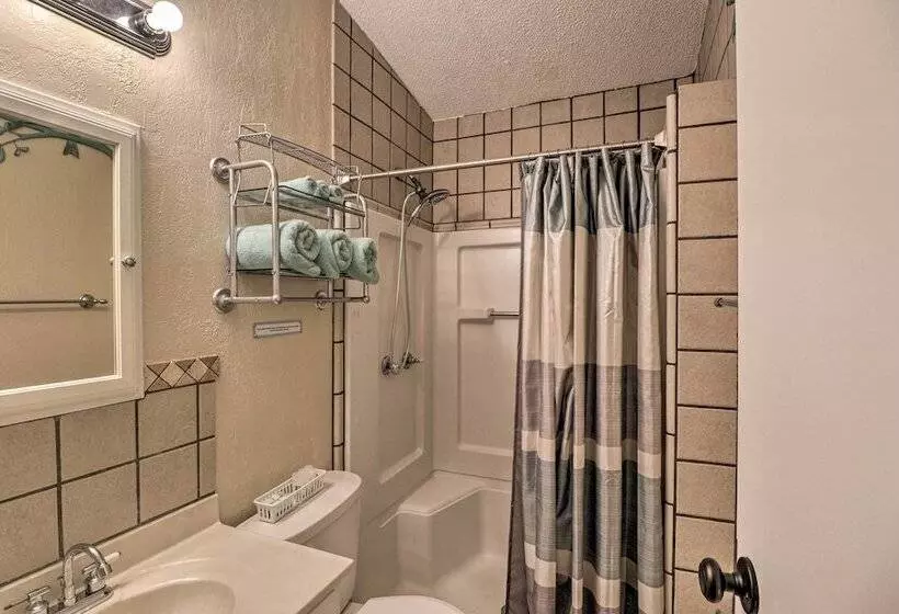 13 Mi To Hot Springs: Serene Royal Home W/ Deck!