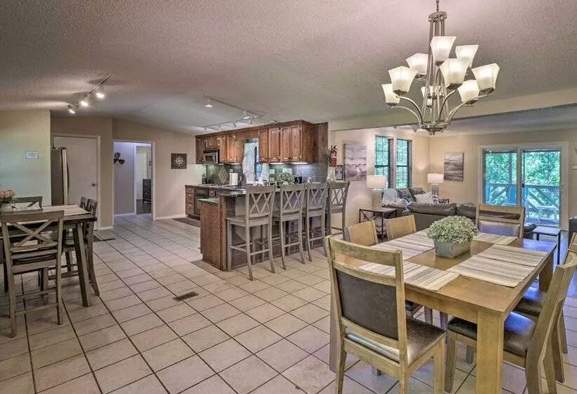 13 Mi To Hot Springs: Serene Royal Home W/ Deck!