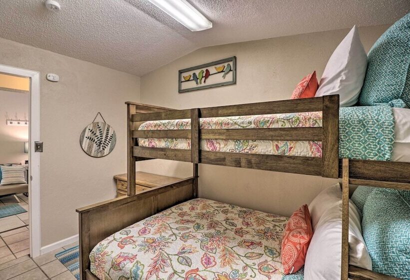 13 Mi To Hot Springs: Serene Royal Home W/ Deck!