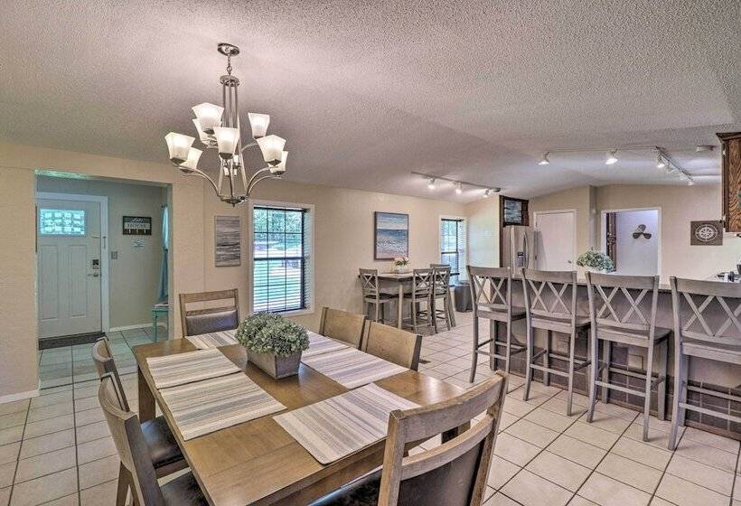 13 Mi To Hot Springs: Serene Royal Home W/ Deck!