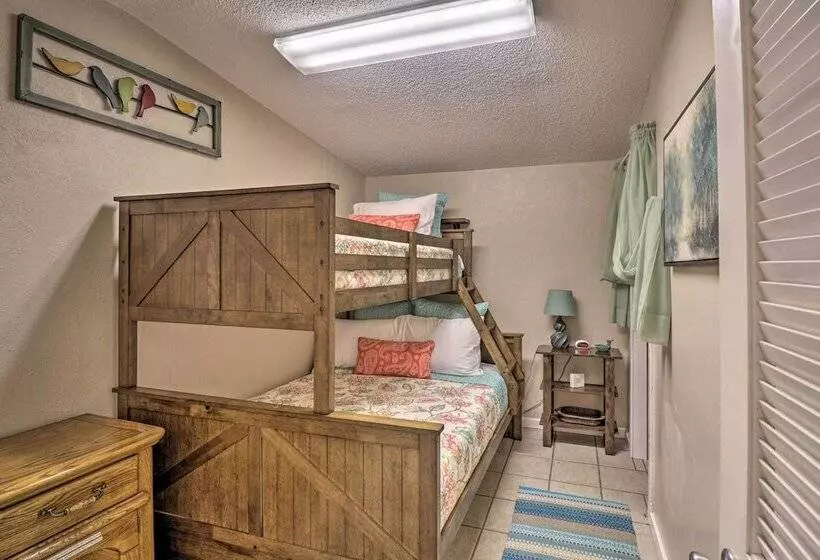 13 Mi To Hot Springs: Serene Royal Home W/ Deck!