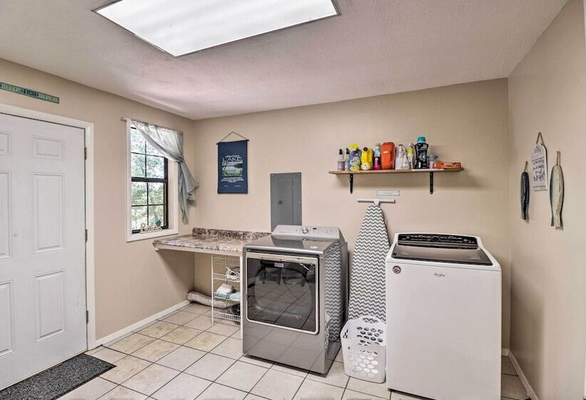 13 Mi To Hot Springs: Serene Royal Home W/ Deck!