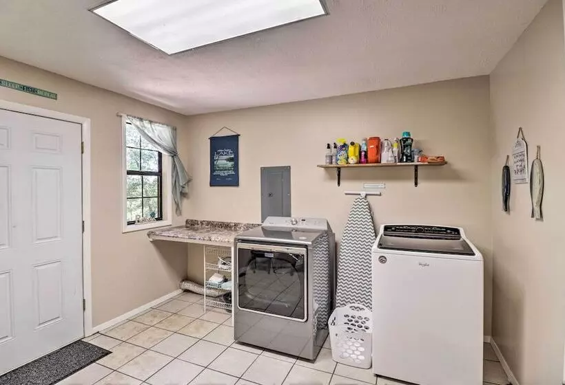 13 Mi To Hot Springs: Serene Royal Home W/ Deck!