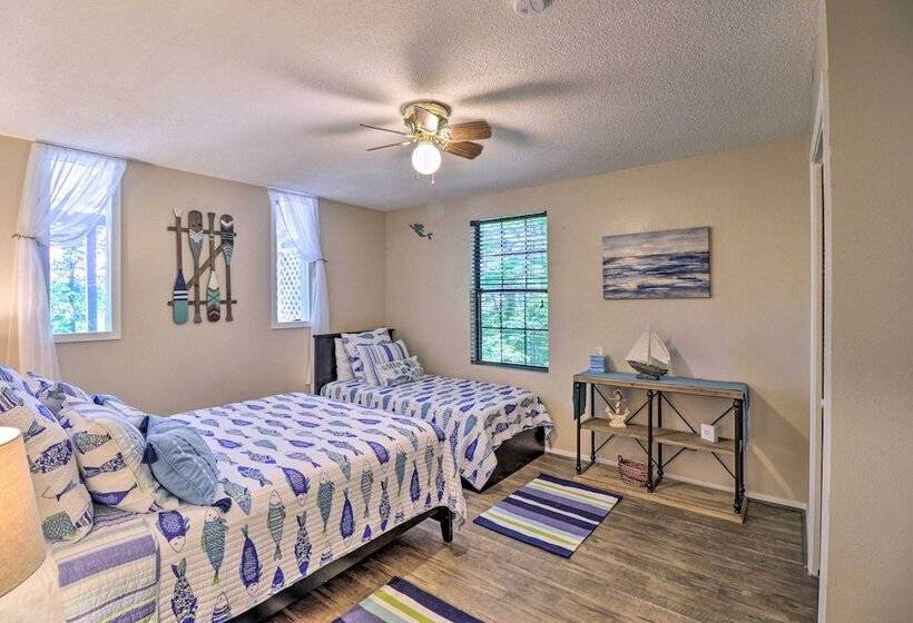 13 Mi To Hot Springs: Serene Royal Home W/ Deck!